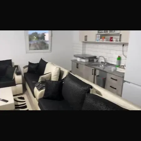 Aquaduct Apartment *